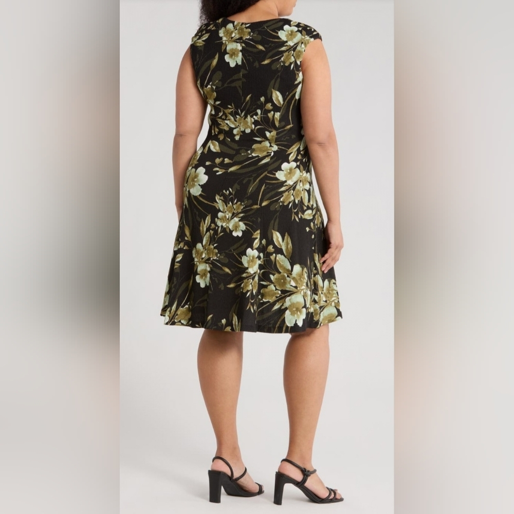 #123 - Connected Apparel Cap Sleeve Fit And Flare Dress Size 12 NWT - Picture 3 of 3